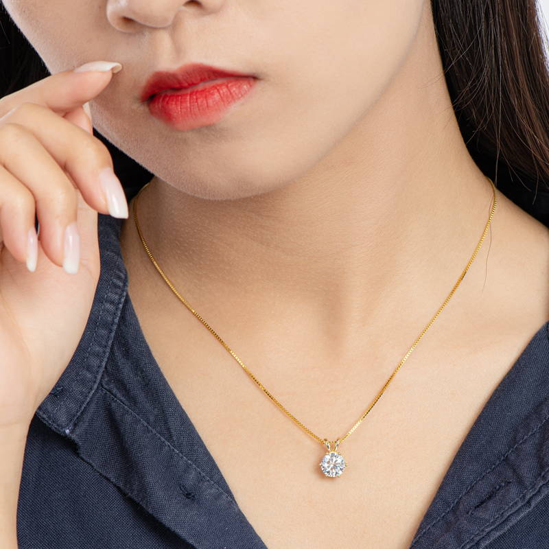 Beautiful Brilliant Round Cut Solitaire Diamond Pendant Necklace in Yellow Gold
