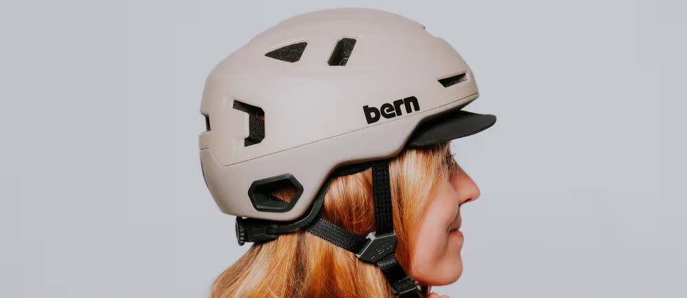 Woman wearing MIPS Bern helmet
