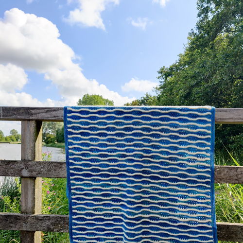 Dancing Wave Crests Deken