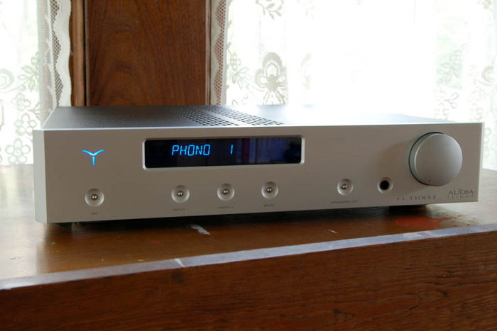 Audia Flight FL3 int amp mm/mc phono private seller