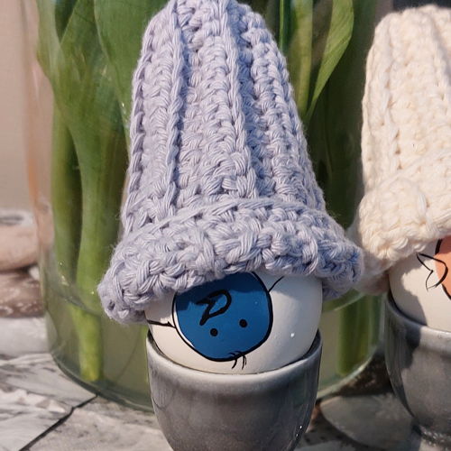 Egg hat or egg warmer, fun for Easter!