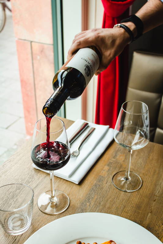 service vin rouge