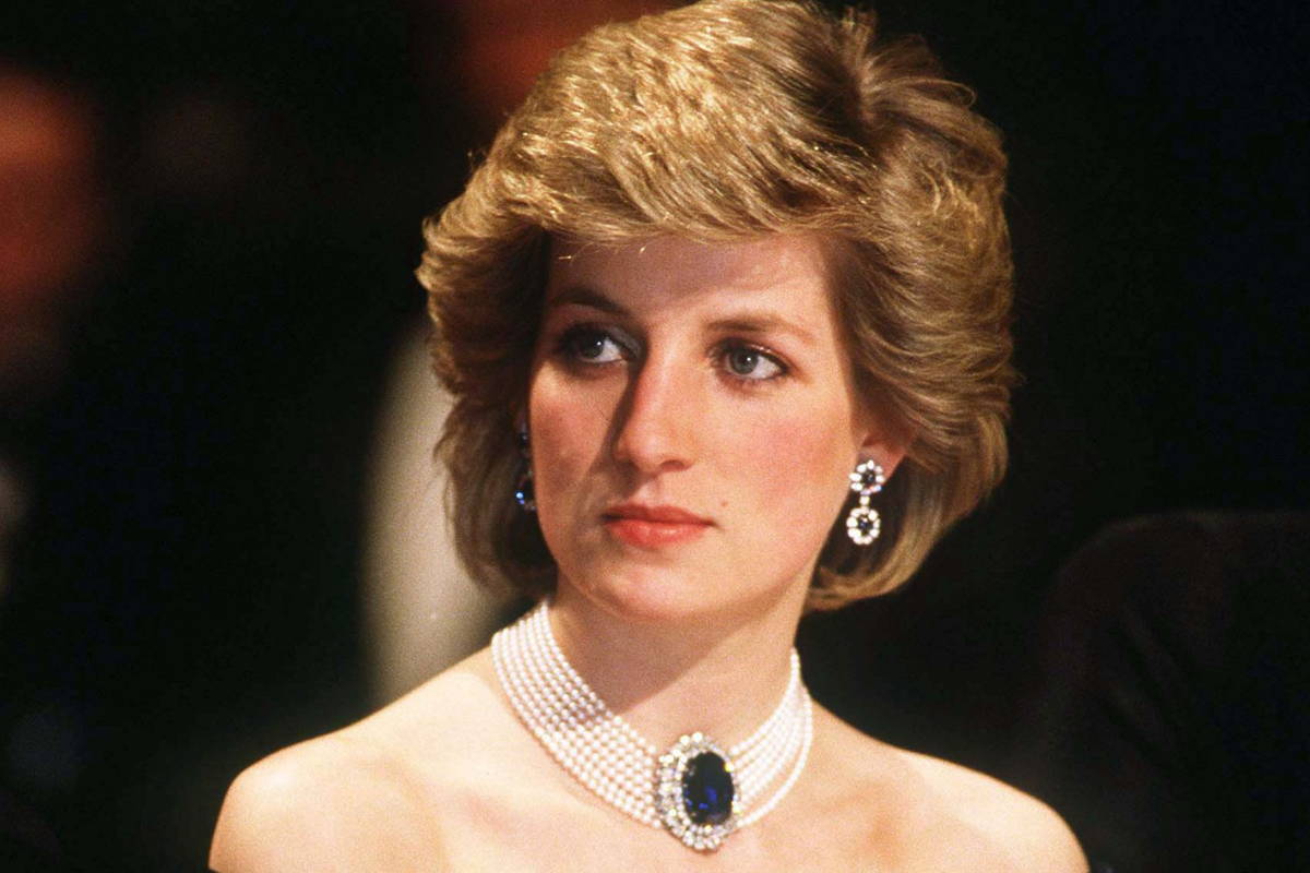 Image may contain: Diana, Princess of Wales, Person, Adult, Accessories, Jewelry, Necklace, Face, and Head