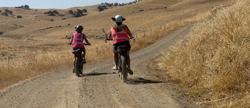 two women riding electric bikes in the sierra foothills, mariposa, california. photo: yosemite e-biking (yosemiteebiking.com)