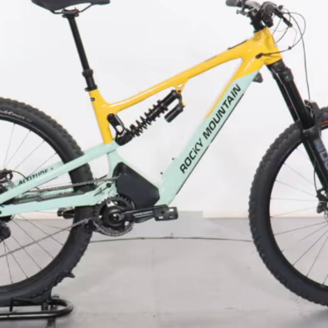 a full suspension rocky mountain bike