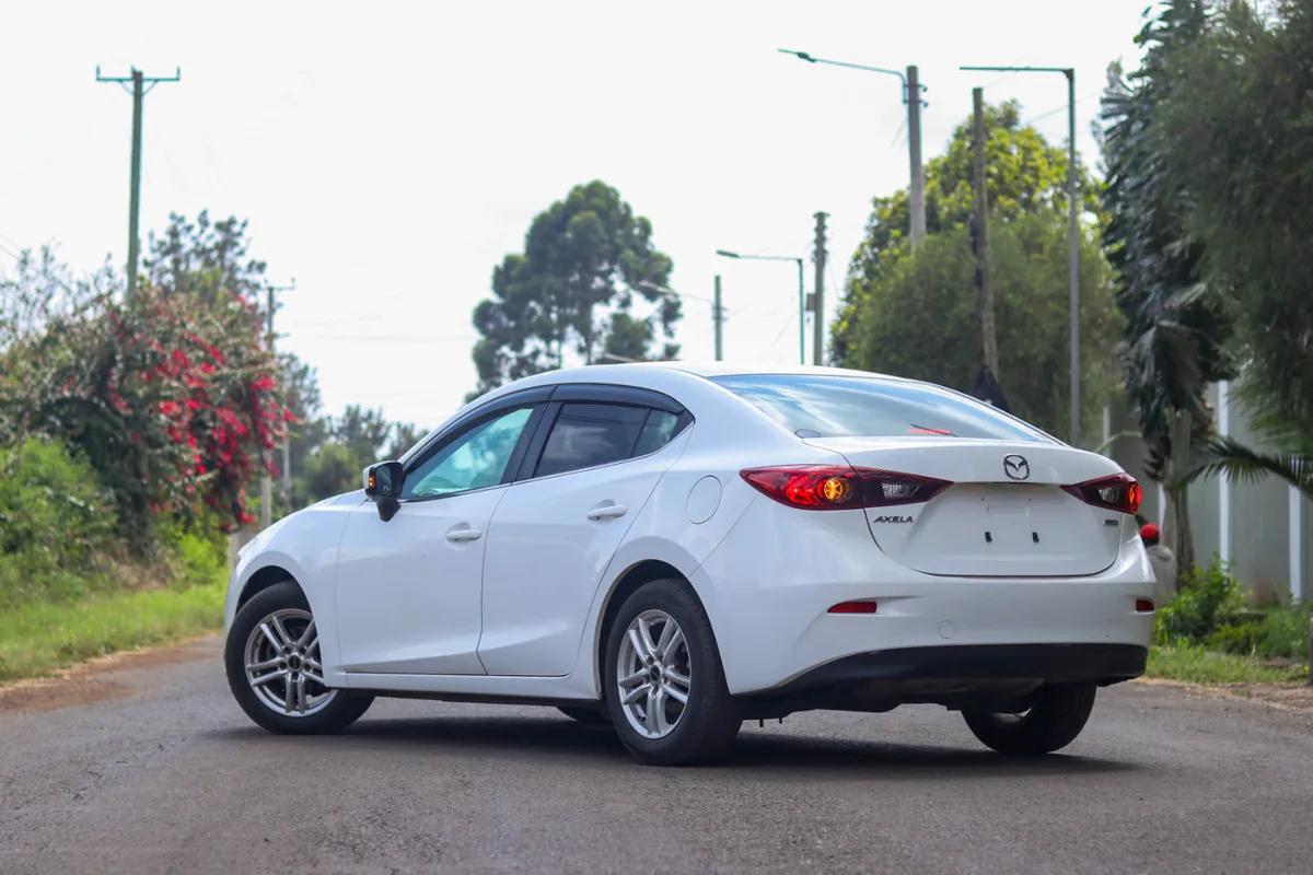 2016 Mazda Axela — Royal Max Motors — photo 12 of 14