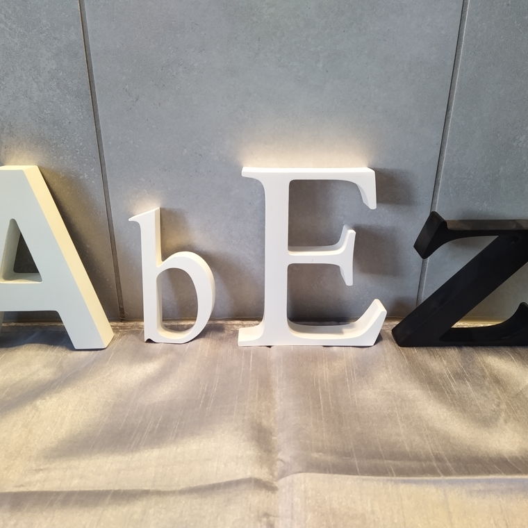 4 Einzel Buchstaben Holz zum Aufstellen A b E Z