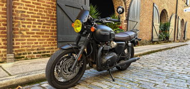 2024 TRIUMPH BONNEVILLE T120 BLACK STEALTH EDITION motorcycle for rent near Goose Creek, SC