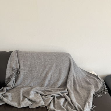Decke aus 100% Schurwolle / 130 x 180 cm