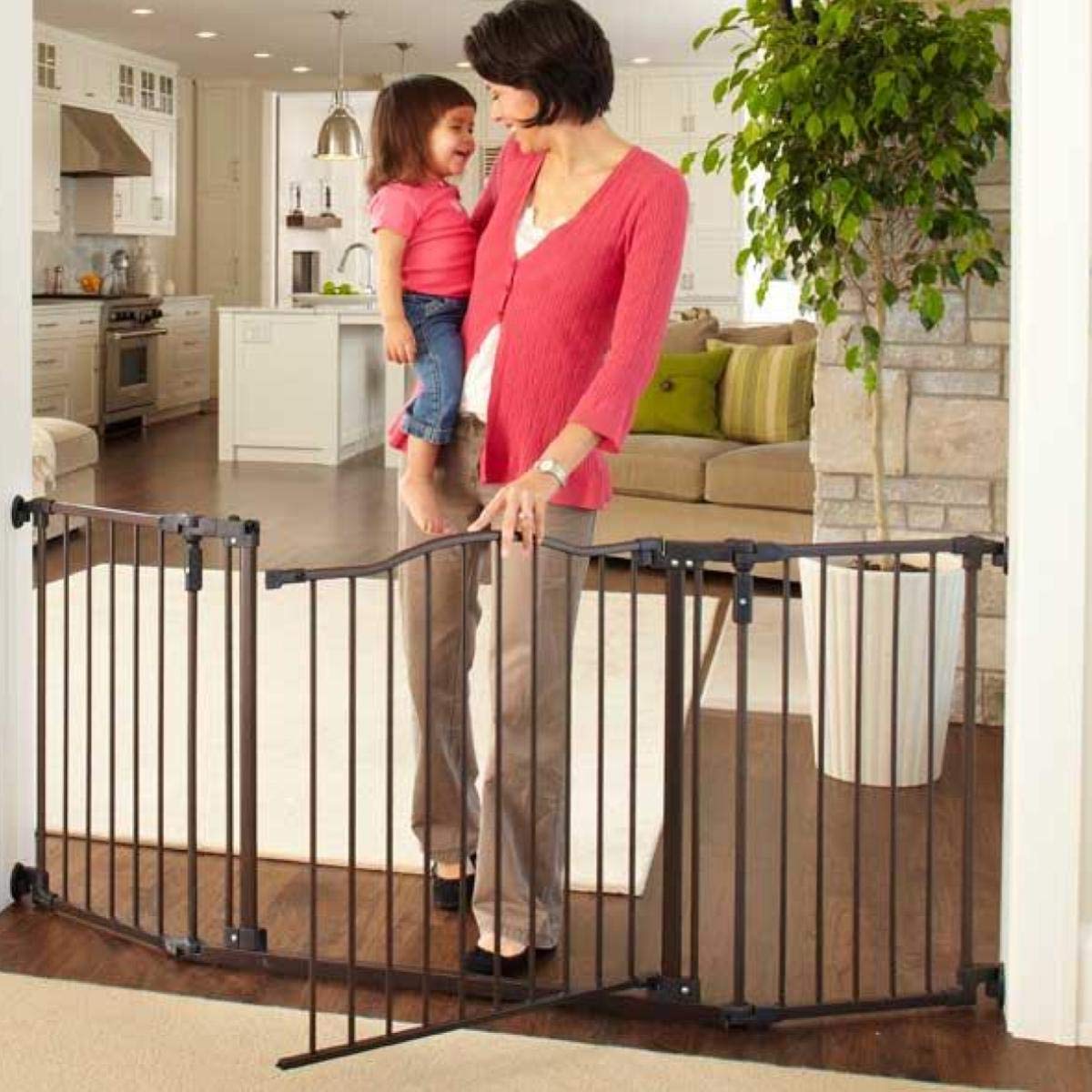 North States Toddleroo Wide Deluxe Decor Baby Gate 4934S vs Regalo Home