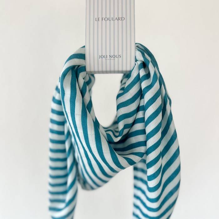 foulard raffiné pour bébé et enfant, en coton doux et bambou et respirant, certifié OEKO-TEX, idéal pour compléter une tenue d’enfant chic et confortable