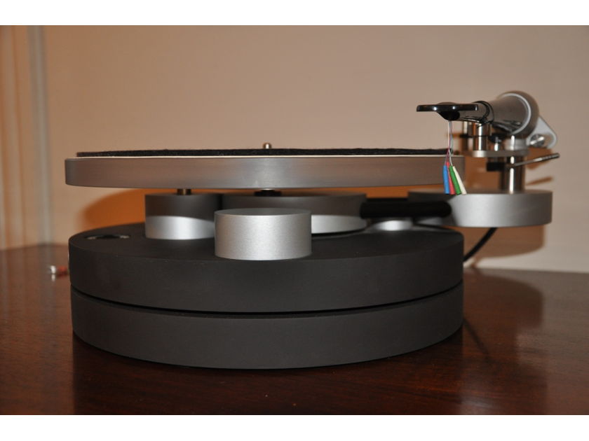 Wilson Benesch Circle Tbl and ACT 0.5 Tonearm Analog Turntable