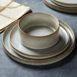Famiware 18 Piece Dinnerware Sets, Service for 6 | In Cappuccino White