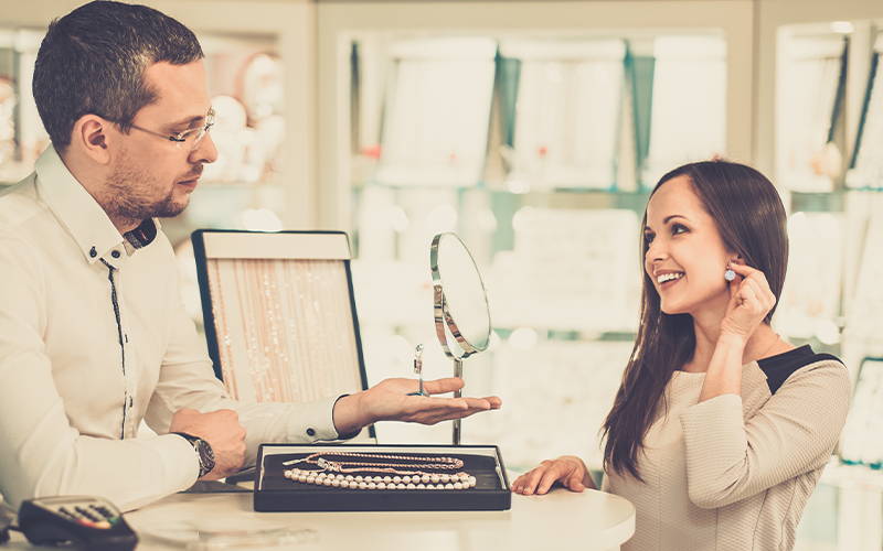 Buying lab created diamond jewelry