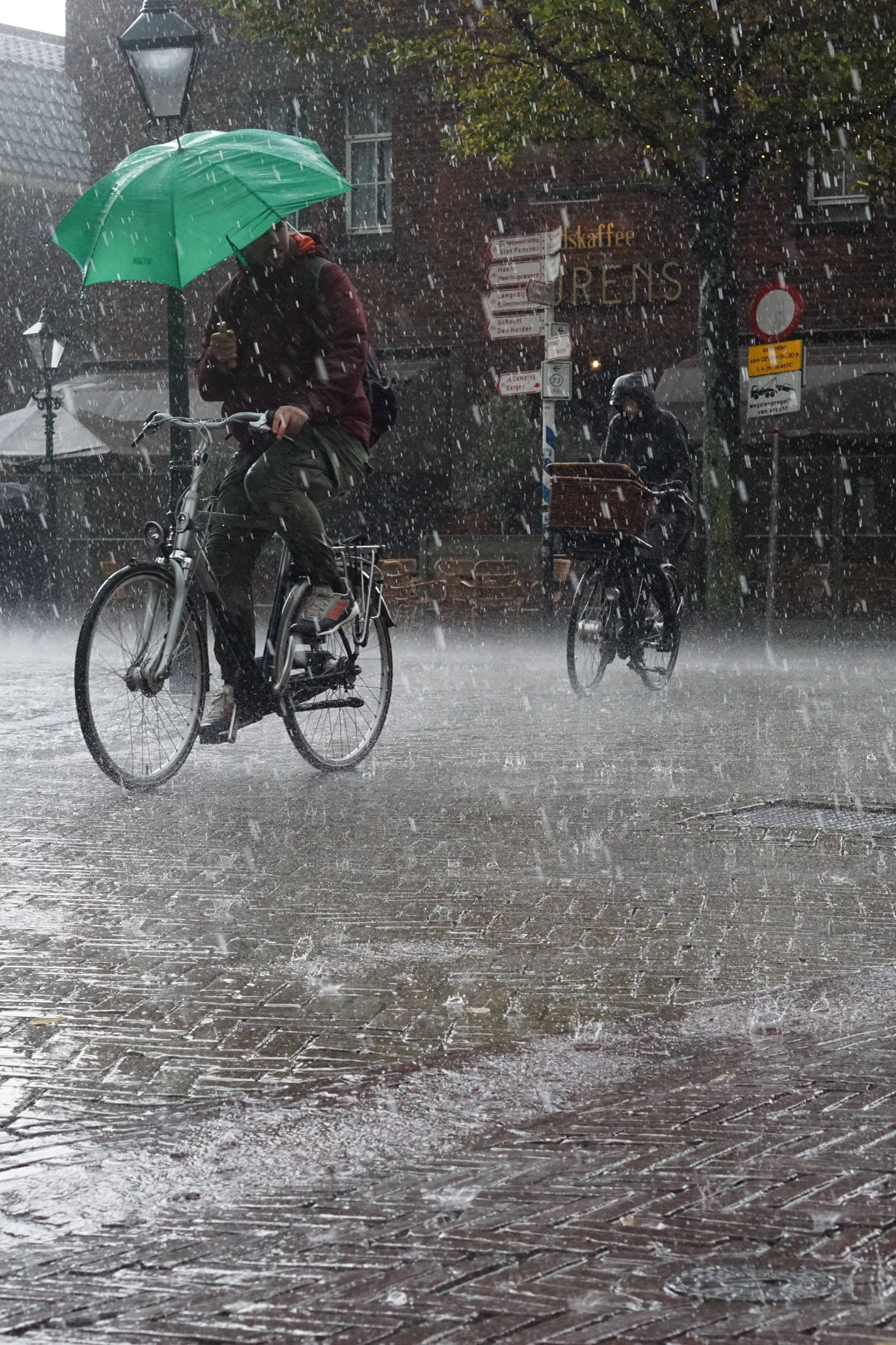 Se proteger de la pluie a velo conseils et equipements Upway