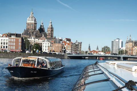 75-Minute Amsterdam Boat Cruise & Burger Lunch