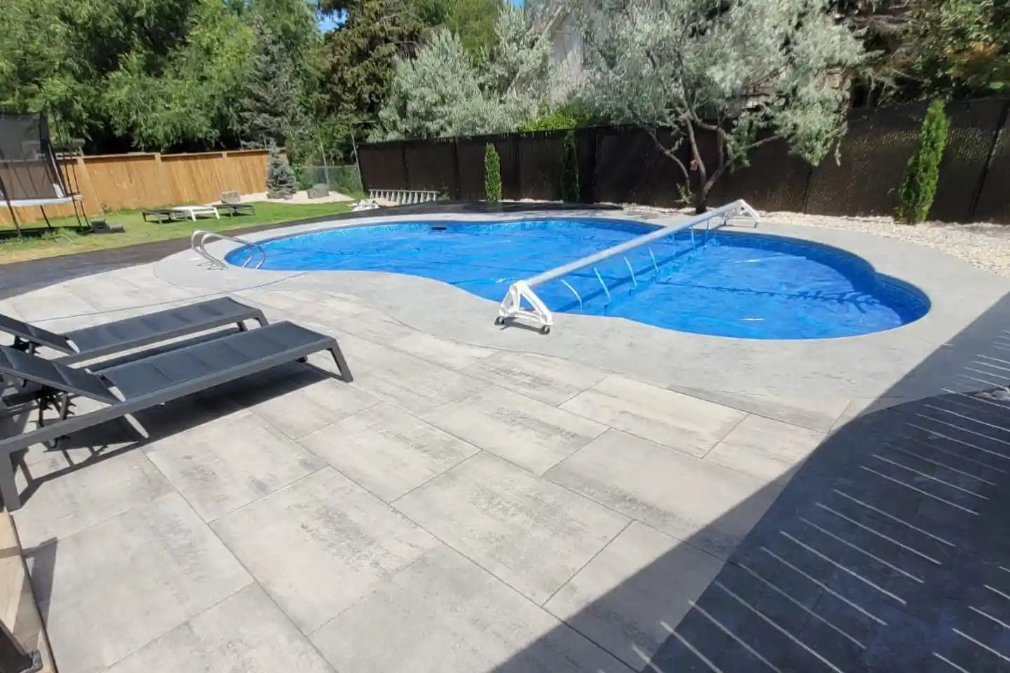 Raised patio made with skyland Pavers.