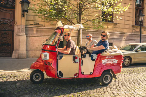 2,5-hour Private City Tuk-Tuk & Boat Cruise