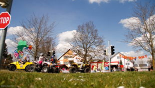 kiddi car auf der fahrbahn