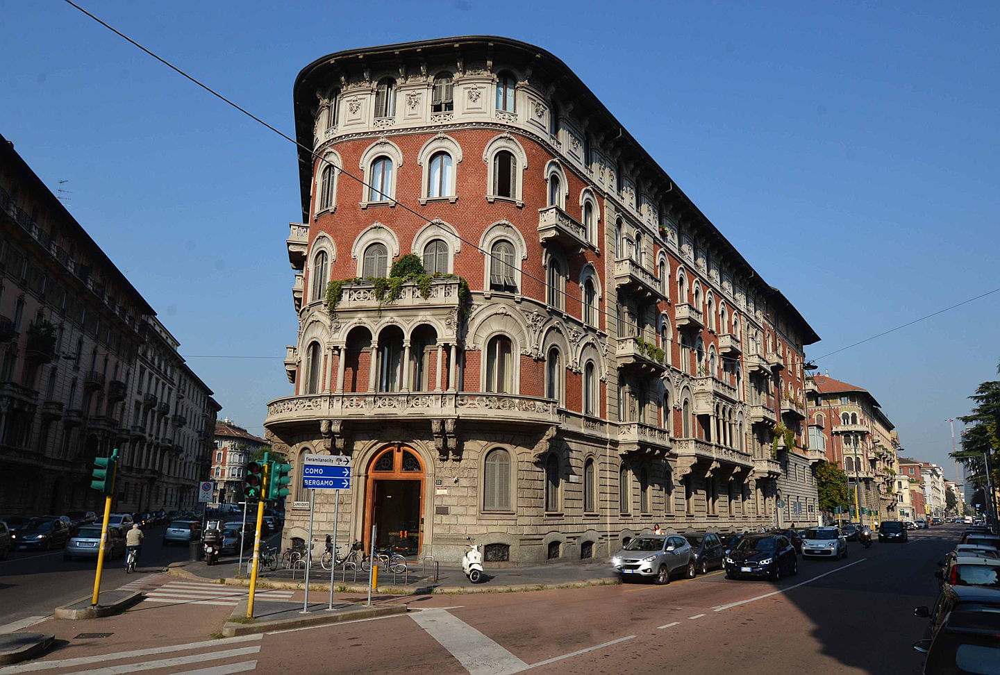 Mailand
- Appartamento_ViaBoccaccio_Palazzo.jpg