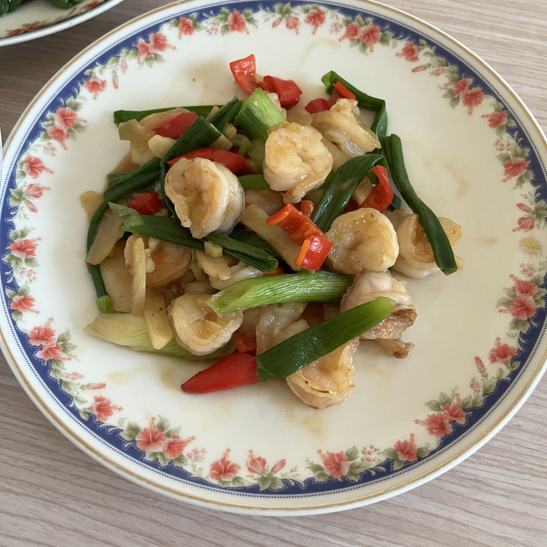 My daughter cooked spring onion, chilli & ginger prawns 🍤