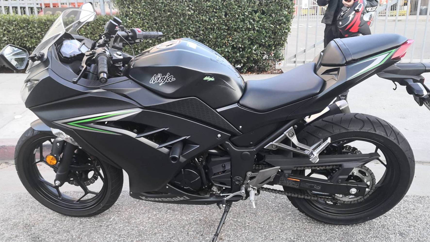 Kawasaki Ninja 300 ABS for rent near Los Angeles, CA | Riders Share