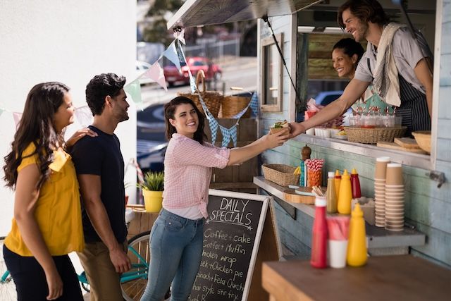 how much do food trucks make - cloudwaitress