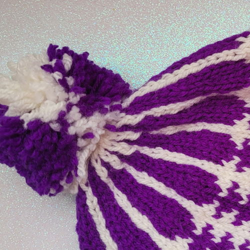 Treelines hat for children using 8 ply knitting pattern