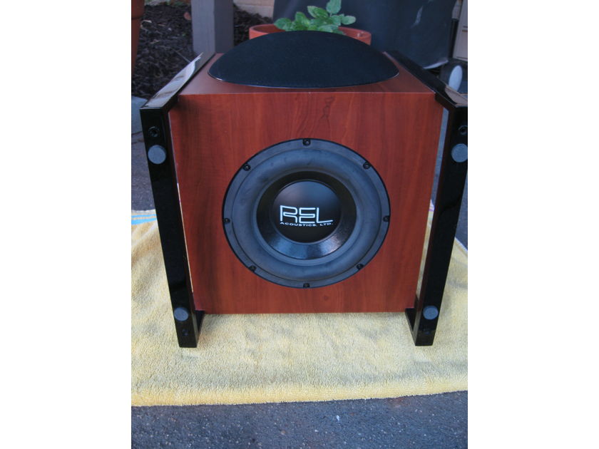 REL Acoustics T2 subwoofer, compact and powerful
