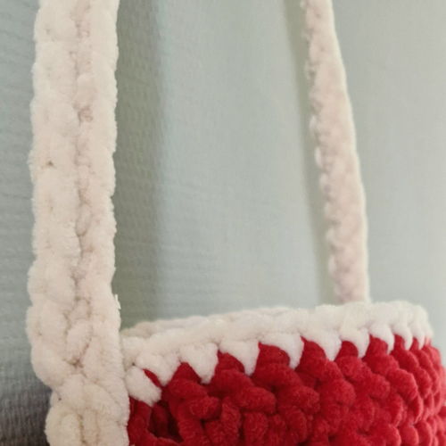 Haakpatroon Fluffy knuffeltas voor kinderen met hartje