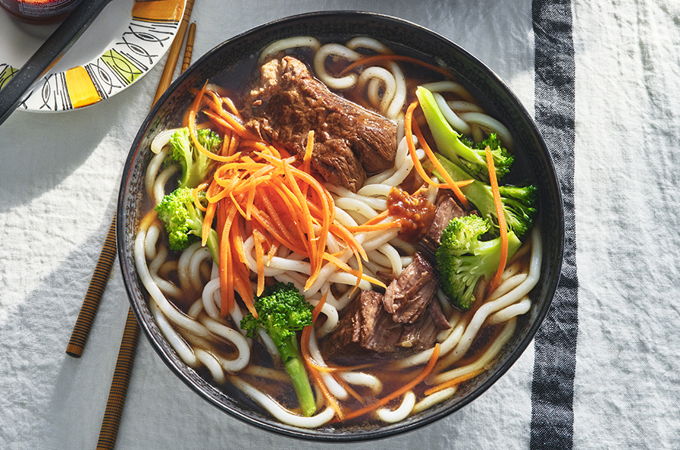 Soupe au boeuf et aux nouilles udon à la mijoteuse