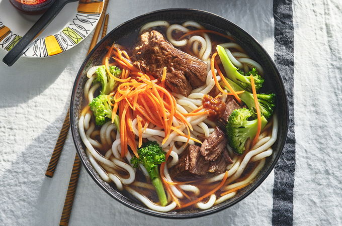 Soupe au boeuf et aux nouilles udon à la mijoteuse