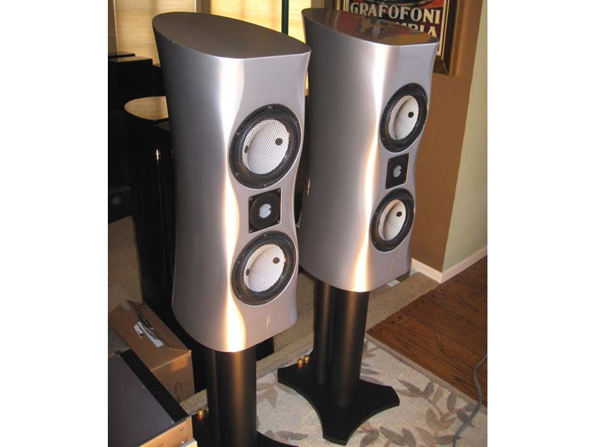 ESTELON XC - 'IT'S THE  BEST SPEAKER THAT EVER CAME TO STAY!'  - HIFI+