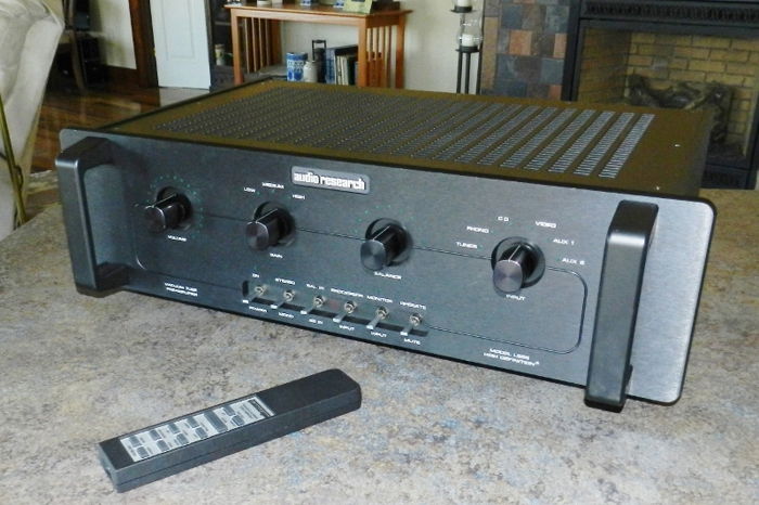 Audio Research LS-25 mkII Black Remote Low Tube Hrs