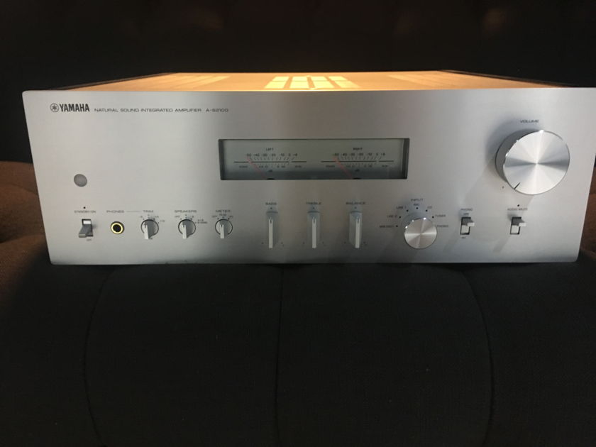 Yamaha AS 2100 Silver Integrated Amplifier Near Mint OBM  Remote