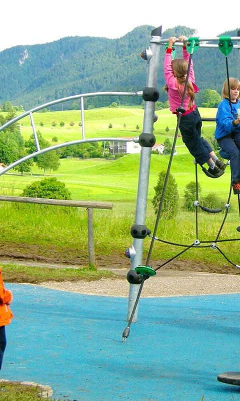 Urlaub mit Kindern in Pfronten auf dem Spielplatz erleben.