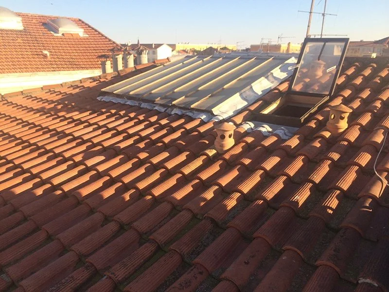 Rénovation d’une toiture en tuile canal à Antibes — photo 4 sur 8 — CEG TOITURE