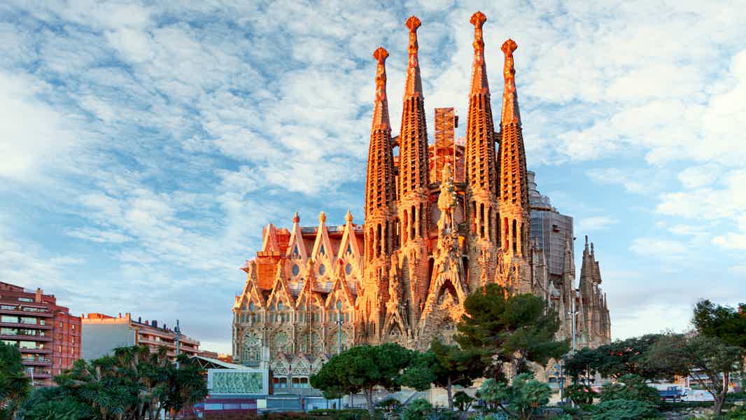 Sagrada Familia: Fast-Track Guided Tour with Tower Access - photo 3