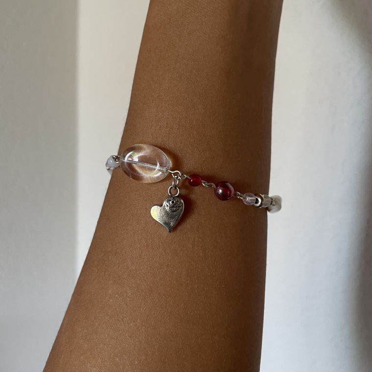 Handmade bracelet with heart pendant🍒