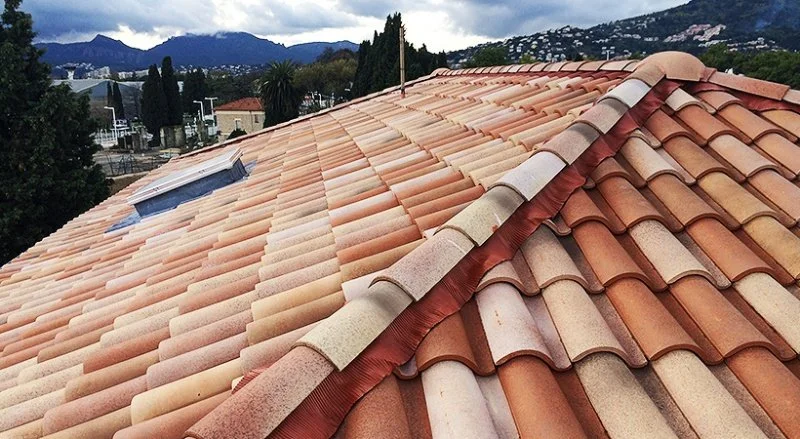 Couverture en tuiles romanes sur charpente traditionnelle à Cannes-la-Bocca — photo 3 sur 9 — CEG TOITURE