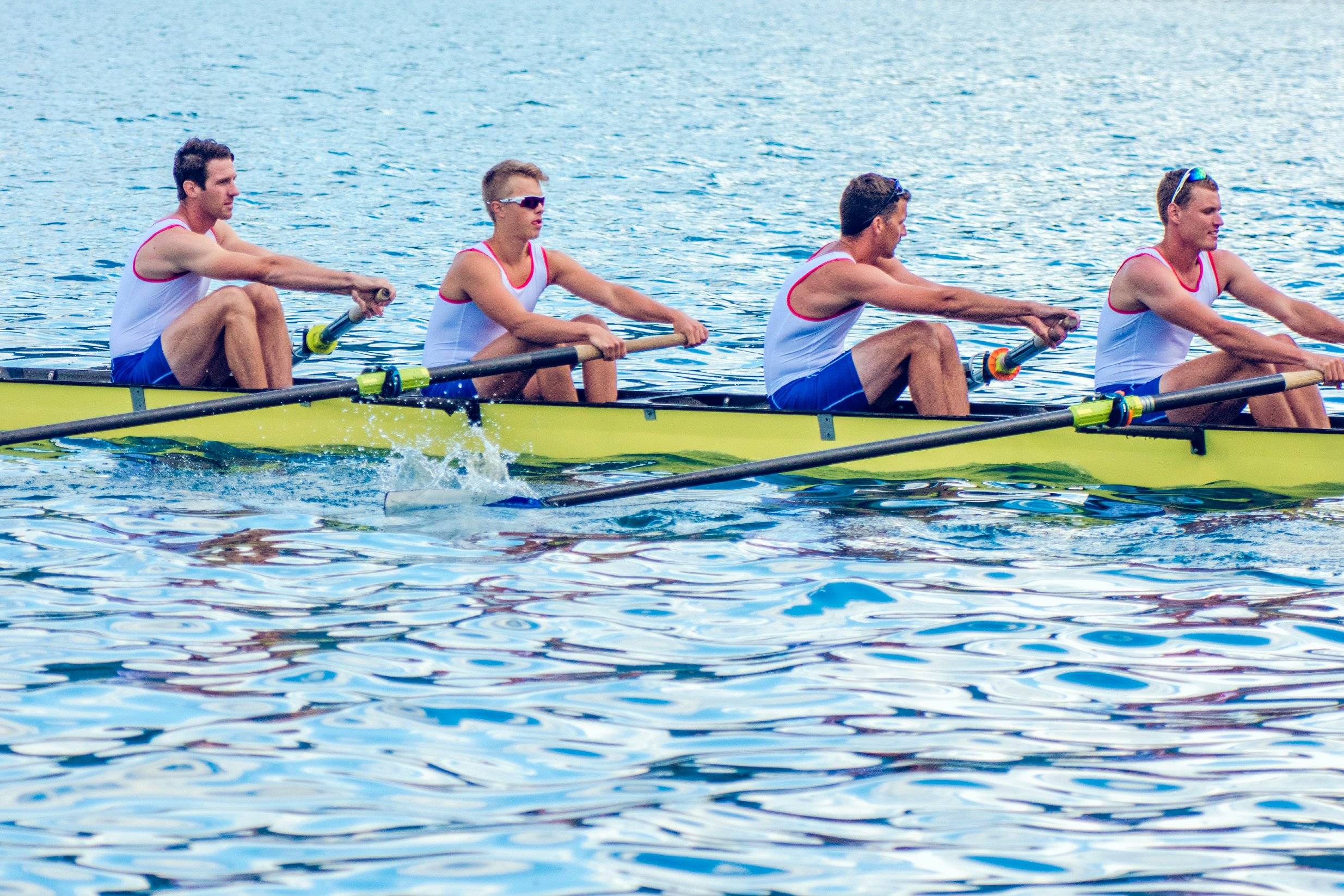 The team of mans are prepearing foe rowing