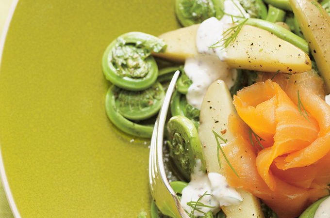 Salade de saumon fumé et de têtes de violon