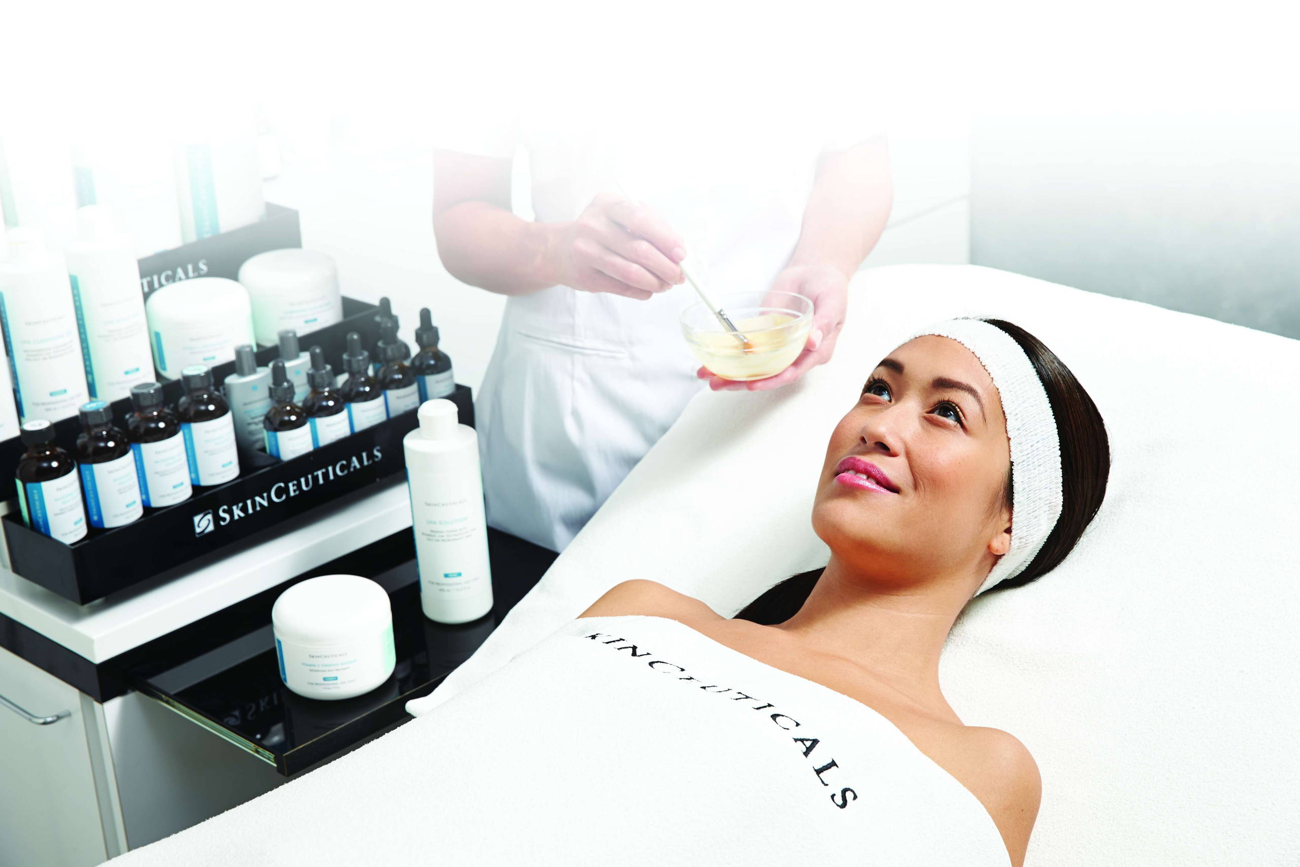 SKINCEUTICALS FACIAL TREATMENT AT PEBBLE AESTHETIC