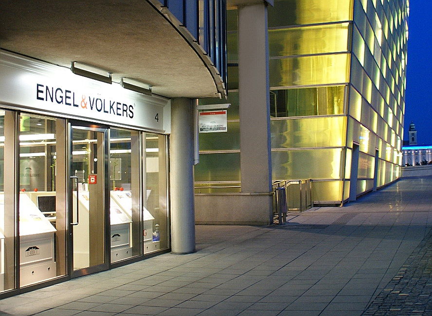  Linz
- Engel & Völkers Shop in Linz!