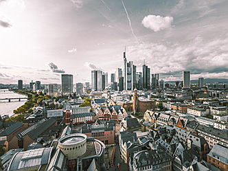  Limburg
- Frankfurt/Main mit Blick aufs Bankenviertel
