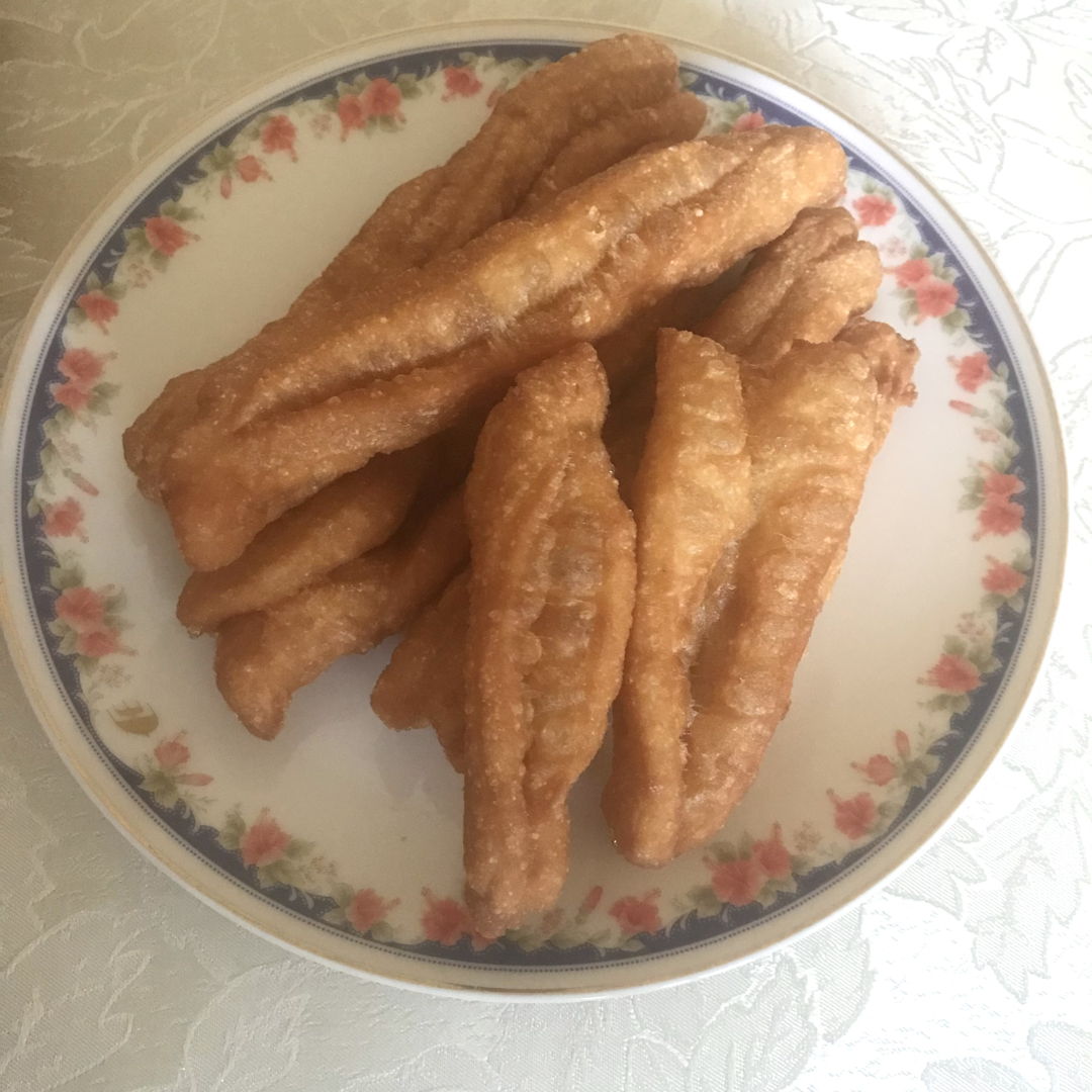 Deliciously fried homemade youtiao!!! Crispy and tasty 😋 👍🏻