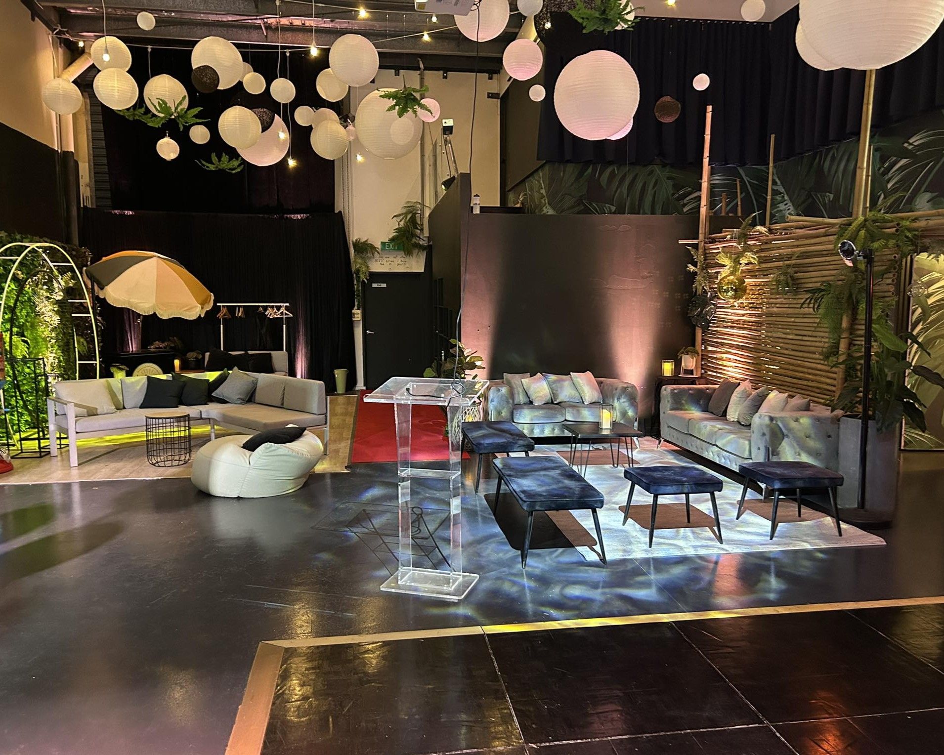 Peninsula Lounge - Image 3