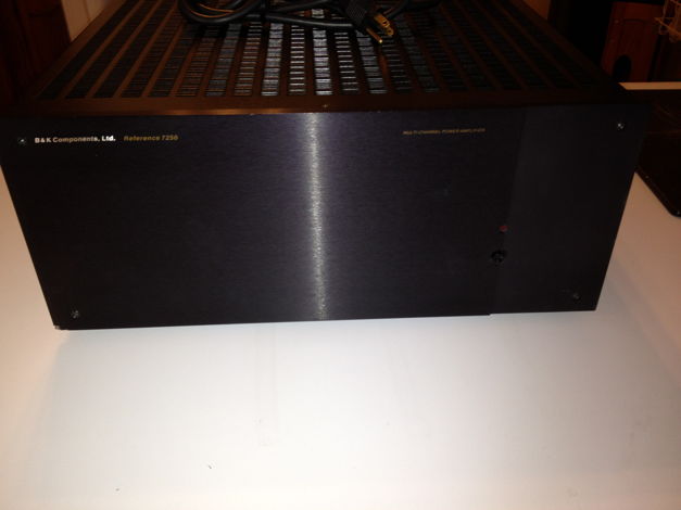 B&K  Reference 7250 5 channel Amp