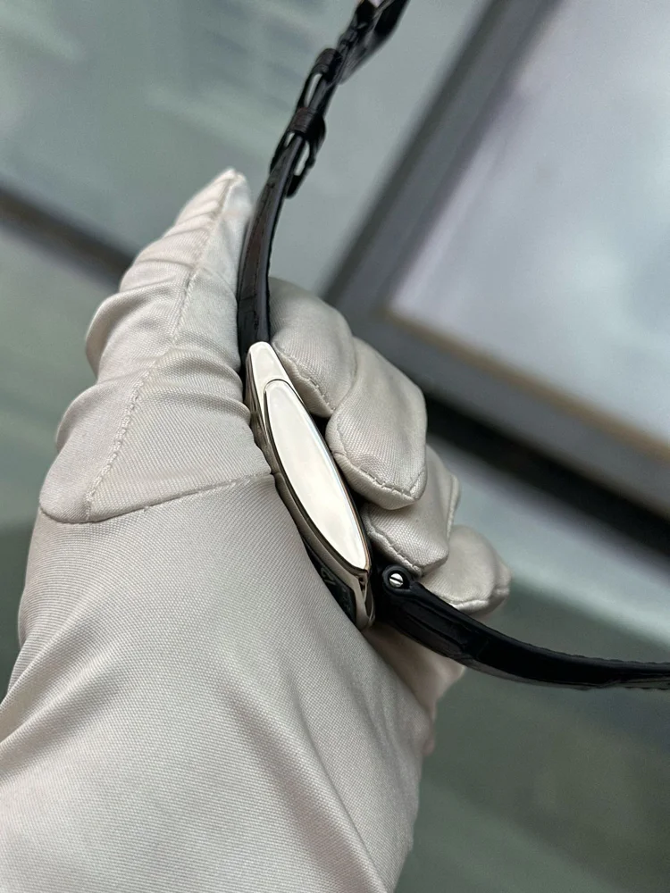 UR-103.09 White Gold Box and papers