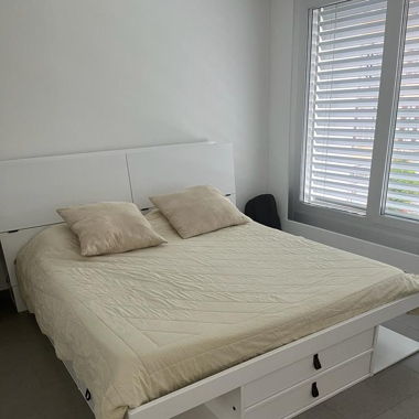 Zu verkaufen: Elegantes King-Size Bett 